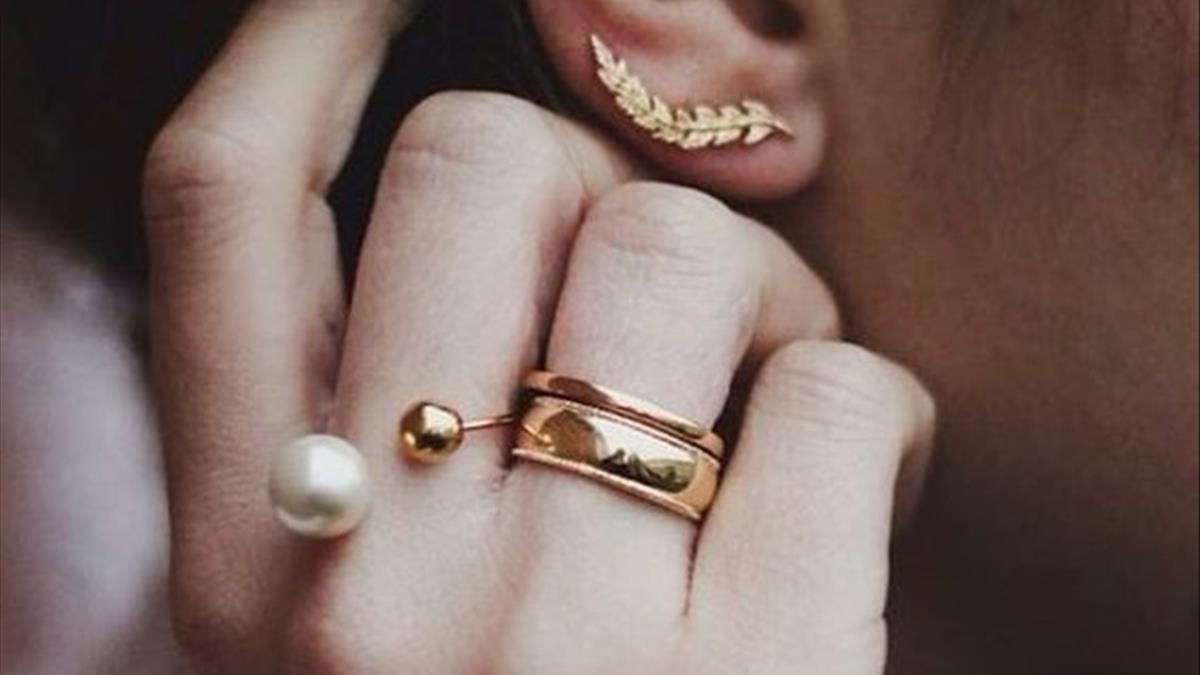 Nằm mơ thấy dây chuyền vàng là điềm gì? Báo hiệu điều gì?