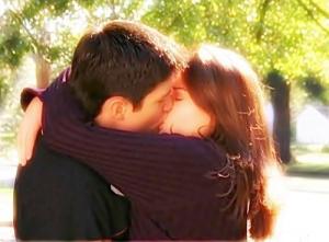 Phản ứng của 12 chòm sao khi bị cưỡng hôn