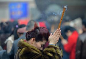 Ngày Tết thắp hương như thế nào cho đúng?