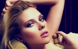 Trang điểm màu mắt tím "tố cáo" cá tính bạn gái