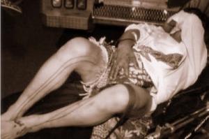 Một cái bắt tay, mất ngay dương vật