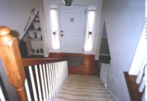 Cửa chính sai phong thủy, chủ nhà hao tán tiền của