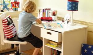 Những vị trí tránh kê bàn học cho trẻ