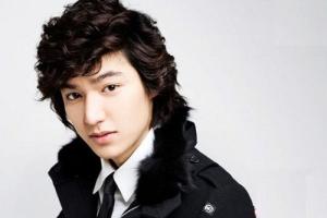 Đàn ông tóc xoăn hay thẳng dễ ngoại tình hơn?