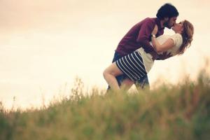 Những chòm sao si tình hay nhận trái đắng trong tình yêu