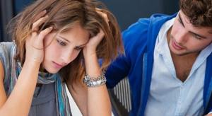 5 chòm sao nữ yêu hết lòng mà người yêu lại trăng hoa bên ngoài