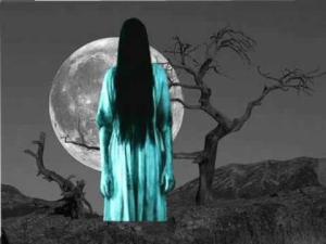 Bị “ma” chơi xỏ, nửa đêm kéo nhau đi… quật mồ vô chủ?