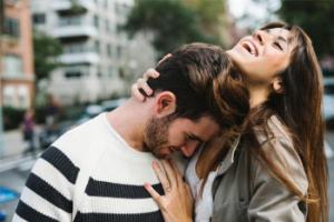 12 chòm sao nam tiết lộ mẫu phụ nữ khiến "cậu bé" chào cờ