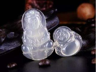 Tại sao nói Nam đeo Quan Âm, nữ đeo Di Lặc?