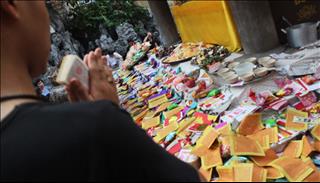 Cúng cô hồn bằng lễ chay hay lễ mặn?