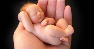 Vì sao chúng ta đầu thai làm con của bố mẹ mình?