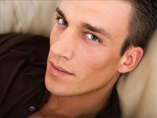 Cẩn trọng với người có tướng mũi chim ưng