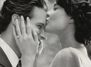 Tình yêu nữ Song Ngư nam Thiên Bình: Tình trong như đã mặt ngoài còn e