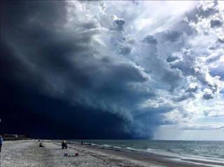 Dự báo thời tiết ngày mai 10/8: Áp thấp mạnh lên, đề phòng dông lốc