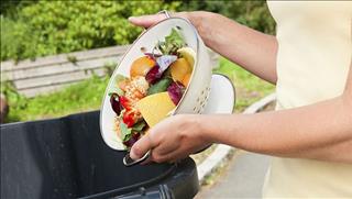 Quả báo lãng phí thức ăn đáng sợ hơn bạn nghĩ, không đọc sẽ hối hận