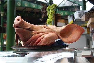 Năm Hợi nói chuyện cúng đầu heo để làm sáng tỏ sự nhầm lẫn