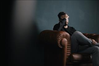 Chòm sao dễ bị trầm cảm, rất cần một bờ vai và một cái ôm