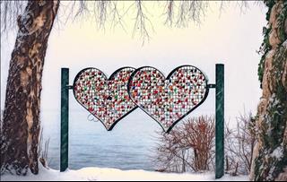 Tình yêu nữ Song Tử nam Sư Tử: Cô nàng thảo mai tôn thờ sự mạnh mẽ của người yêu