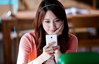 Khi 12 chòm sao sử dụng điện thoại: Ai chung thủy đến lúc hỏng, ai thay đổi xoành xoạch?