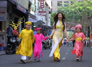 Dự báo thời tiết 3 ngày tới 8-10/2: Miền Bắc trưa chiều hửng nắng, miền Nam nắng cả ngày