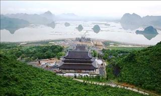 Đông đảo người tới thăm Chùa Tam Chúc bất kể những nghi ngại