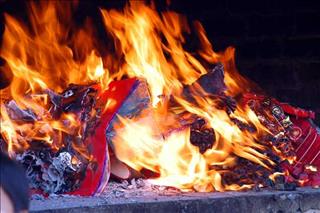 Tiết thanh minh 2019 đau đầu chuyện đốt vàng mã để xin xỏ vận may