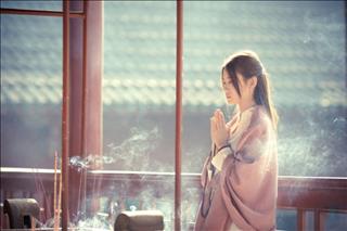 Bài khấn cầu bình an và tài lộc cho gia đình khi đi chùa lễ Phật