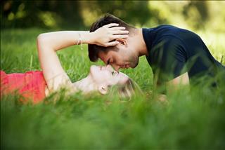 Tình yêu nữ Bảo Bình nam Xử Nữ: Như một canh bạc "Được ăn cả ngã về không"