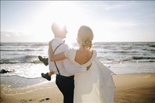 Tình yêu nữ Bảo Bình nam Thiên Bình: Lý trí quá khiến tình cảm dễ phai theo gió bay