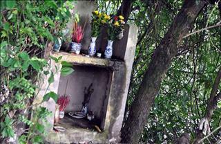Rợn tóc gáy với những câu chuyện về ngôi mộ vô danh tại Thanh Oai, Hà Nội