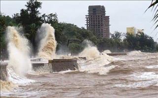 Dự báo thời tiết 3 ngày tới 28-30/8: Đất liền mưa dông, biển Đông sóng lớn