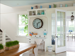 Kiêng kỵ treo đồng hồ đối diện cửa ra vào để gia trạch bình an, may mắn suôn sẻ