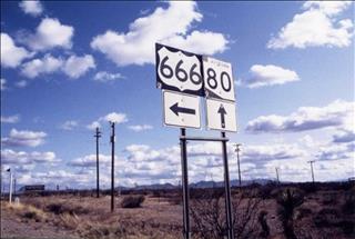 Rùng rợn những con đường ma ám đáng sợ nhất trên thế giới