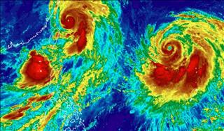 Áp thấp nhiệt đới trên biển Đông bị Song bão Thái Bình Dương "nuốt chửng", nếu nhập làm một hậu quả sẽ khôn lường