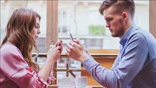 Ngày hẹn hò đầu tiên của 5 cặp đôi này chán tới mức nào?