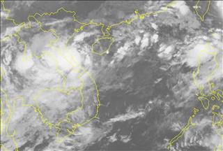 Áp thấp nhiệt đới Kajiki đã suy yếu nhưng mưa vẫn chưa ngừng rơi