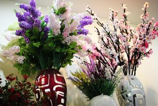 Tết Bính Ngọ 2026 này cắm hoa gì trên ban thờ là HỢP nhất, dễ được LỘC nhất?