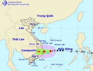 Bão số 12 lao nhanh vào miền Trung, bão số 13 đang “nối đuôi” theo sau