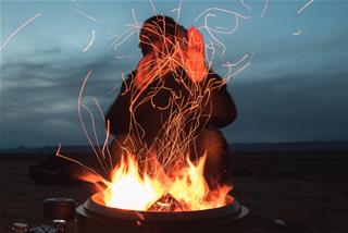 Nguồn gốc vì sao phải đốt vía? Việc này có hiệu quả không?