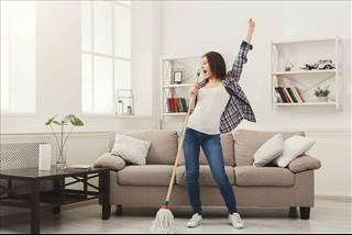 Ở cạnh những chòm sao CUỒNG dọn dẹp 24/7 này, đố bạn DÁM không động tay động chân