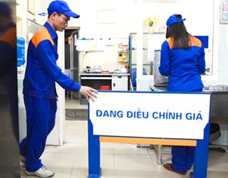 Giá xăng tăng lên mức cao nhất trong 15 tháng