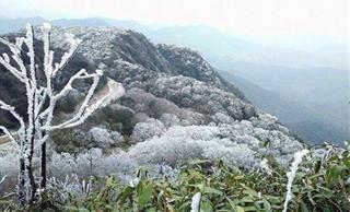 Không khí lạnh rất mạnh ảnh hưởng, nhiệt độ giảm liên tục, Miền Bắc chuyển rét đậm rét hại