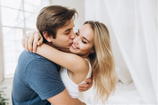 Tử vi hôm nay 26/3/2020: Thần Tình ái gọi tên ai?