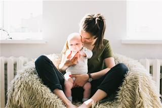 Phụ nữ 3 tuổi này sinh con năm Tân Sửu 2021 hợp tuổi làm ăn, toàn gia vượng phát, tiền bạc chảy ầm ầm vào túi