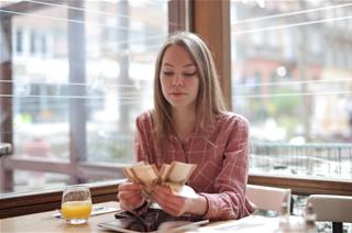 Chớ nên tính toán chi li và bạn tính cũng chẳng bằng trời tính