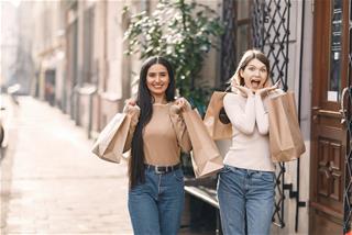 Top con giáp tiền vào cũng nhiều mà tiền ra cũng nhiều trong 6 tháng tới