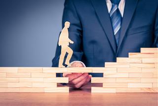 Tử vi hàng ngày 27/5/2020 về may mắn của 12 con giáp: Tin vui nào đang chờ đón bạn?