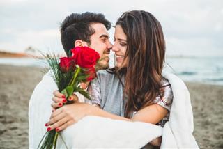 Đầu tháng 7 đào hoa ngập lối, Nguyệt Lão ban duyên, 4 tuổi muốn níu đời độc thân e rằng khó!