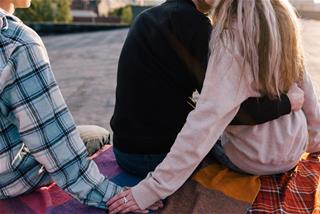 Đắng lòng chòm sao luôn yêu HẾT MÌNH nhưng dễ bị nửa kia tặng cho cặp sừng HẾT HỒN