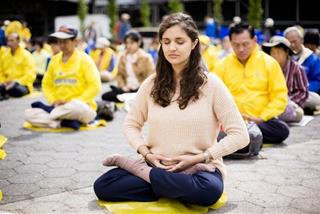 Pháp Luân Công đang bị thần thành hóa, bạn có đủ tỉnh táo để thoát khỏi vòng vây?